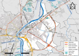 Carte en couleur présentant le réseau hydrographique de la commune