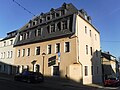 Wohnhaus in Ecklage und in halboffener Bebauung