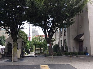 東洋英和女学院正門