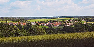 Le village depuis le versant rive gauche de la Seine.