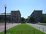 College Walk är en väg mellan Broadway och Amsterdam Avenue, som går rakt igenom universitetet.