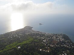 Vue d'avion, avec l’îlot Sada.