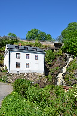 Storkvarn från 1880-talet i Dunkehalla vid Dunkehallaån med Hallmansvägen skymtande överst.