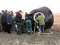 Soyuz TMA-8 pousa no Casaquistão retornando à Terra os integrantes da missão.