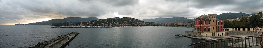 Rapallo tengeröblének egy panorámaképe