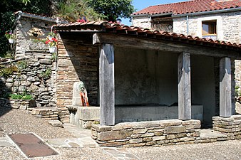 La fontaine du village.