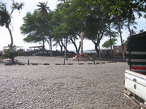 Vista sobre a praça onde fica o pelourinho.