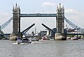 Tower Bridge er ei kombinert klaffebru og hengebru