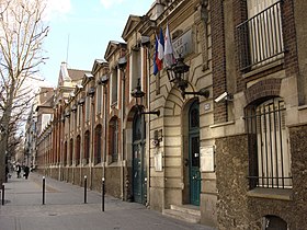 Fasado de Lycée Carnot en Parizo