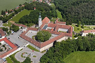 Luftaufnahme des Stiftes Heiligenkreuz