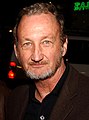 Robert Englund interpreta Stanley Wheelwright