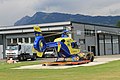 Christoph Liechtenstein am Heliport Balzers mit Tankfahrzeug