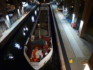 Lastfartyget M/S Jehander 1 i Hammarbyslussen.