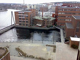 Le pont de Kehräsaari (à droite) vu de Kyttäläet le pont Vuolteensilta (à gauche).