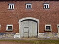 Bilsdorf, Großes Südwestdeutsches Quereinhaus, Ansicht des Scheunen- und Stalltraktes mit segmentbogiger Scheunentür und kleinen Fenstern zur Heutrocknung