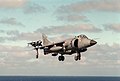 To Sea Harriers udfører Vertical Landing. Denne flytype var involveret i kamphandlinger for første gang i Falklandskrigen