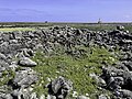 Ruïnes van gebouwen op de noordwestkust, mogelijk behorende bij het vroegere quarantainegebouw