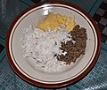 Tiga macam nasi dalam satu piring, yakni nasi beras (putih), nasi jagung (kuning), dan nasi tiwul (cokelat) dari Blitar selatan.