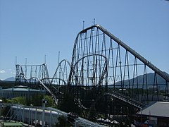 Fujiyama, les plus hautes et les plus longues montagnes russes à Fuji-Q Highland.