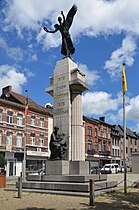 Le Monument aux martyrs sur l'Avenue de Waterloo inauguré en 1922 par l'architecte Émile Devreux[129].