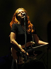 Neko Case bei einem Konzert 2007