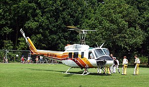 Bell 205A-1 на соревнованиях по парашютному спорту, Duisburg, Германия.