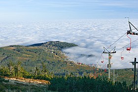 Vue depuis le sommet, au-dessus d'une mer de nuages