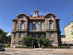 Luonnontieteellinen museo Pohjoisella Rautatienkadulla.