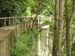 L'ancienne voie ferrée allant vers Lannion : passerelle à Saint-Efflam.