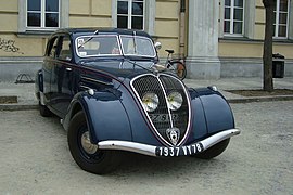 Peugeot 402.