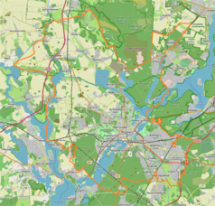 Mapa konturowa Poczdamu, blisko centrum na dole znajduje się punkt z opisem „<em lang="de">Universität Potsdam</em>”