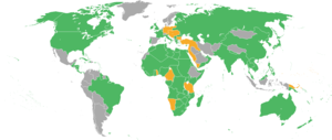 Țările participante la Primul război mondial: Puterile Centrale și coloniile acestora sunt indicate cu portocaliu, Aliații sunt indicați cu verde iar statele neutre sunt indicate cu gri.