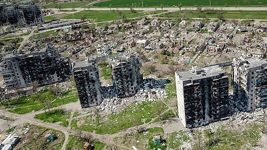 Vue aérienne d'un quartier de Marioupol détruit