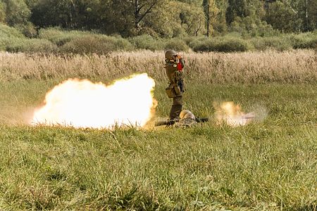 Panzerabwehrrohr 66/79 im scharfen Schuss.