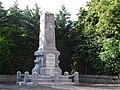 Le monument aux morts, place du 19-Mars-1962.