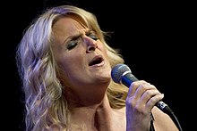 Description de l'image Trisha Yearwood USO 2010.jpg.