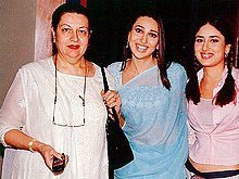 Kareena Kapoor and her mother Babita, flanking her sister Karisma Kapoor