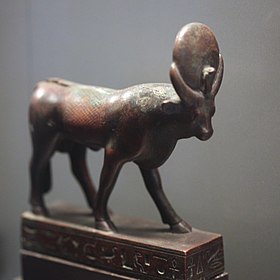 Statuette de la Basse époque au musée du Louvre.