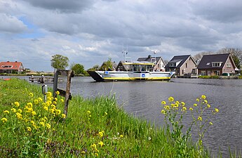 Veer over de Amstel bij Nessersluis (km 98)