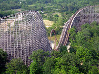 Holzachterbahn mit Looping: Son of Beast