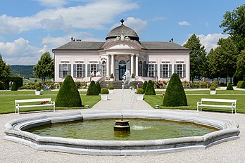 Pavilhão de jardim no parque da Abadia de Melk, Baixa Áustria. (definição 5 879 × 3 919)