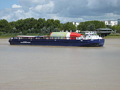 Barge transportant Airbus A380 sur la Garonne.