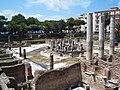 El macèl·lum a Pozzuoli. Al centre s'hi pot veure un tolos.