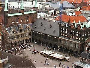 Marktplatz vor dem Kaufhausneubau – rechts der Kaak