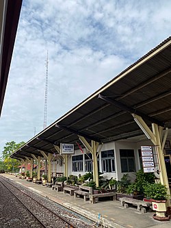 สถานีรถไฟบ้านหมอ เป็นสถานีที่อยู่ในตำบลบ้านหมอ อำเภอบ้านหมอ จังหวัดสระบุรี เส้นทางรถไฟสายเหนือ ตั้งอยู่หลักกิโลเมตรที่ 108.78 (จากสถานีรถไฟกรุงเทพ) เป็นสถานีประจำอำเภอบ้านหมอ