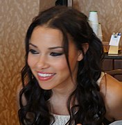 Jessica Parker Kennedy interprète Max