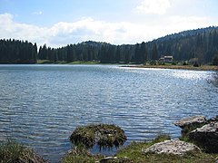 Le lac Genin, le « petit Canada du Haut-Bugey ».