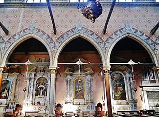 photo of lateral nave of Santo Stefano