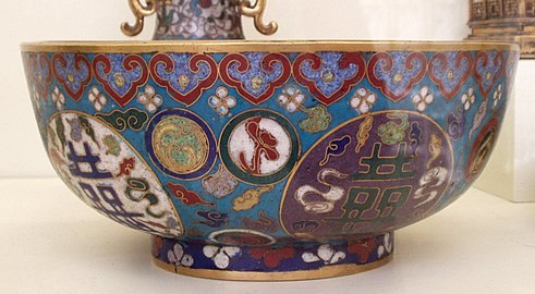 Waza chińska zdobiona techniką cloisonné