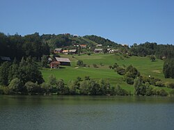 pogled na Tratnu ob Voglajni i jezero Slivnica